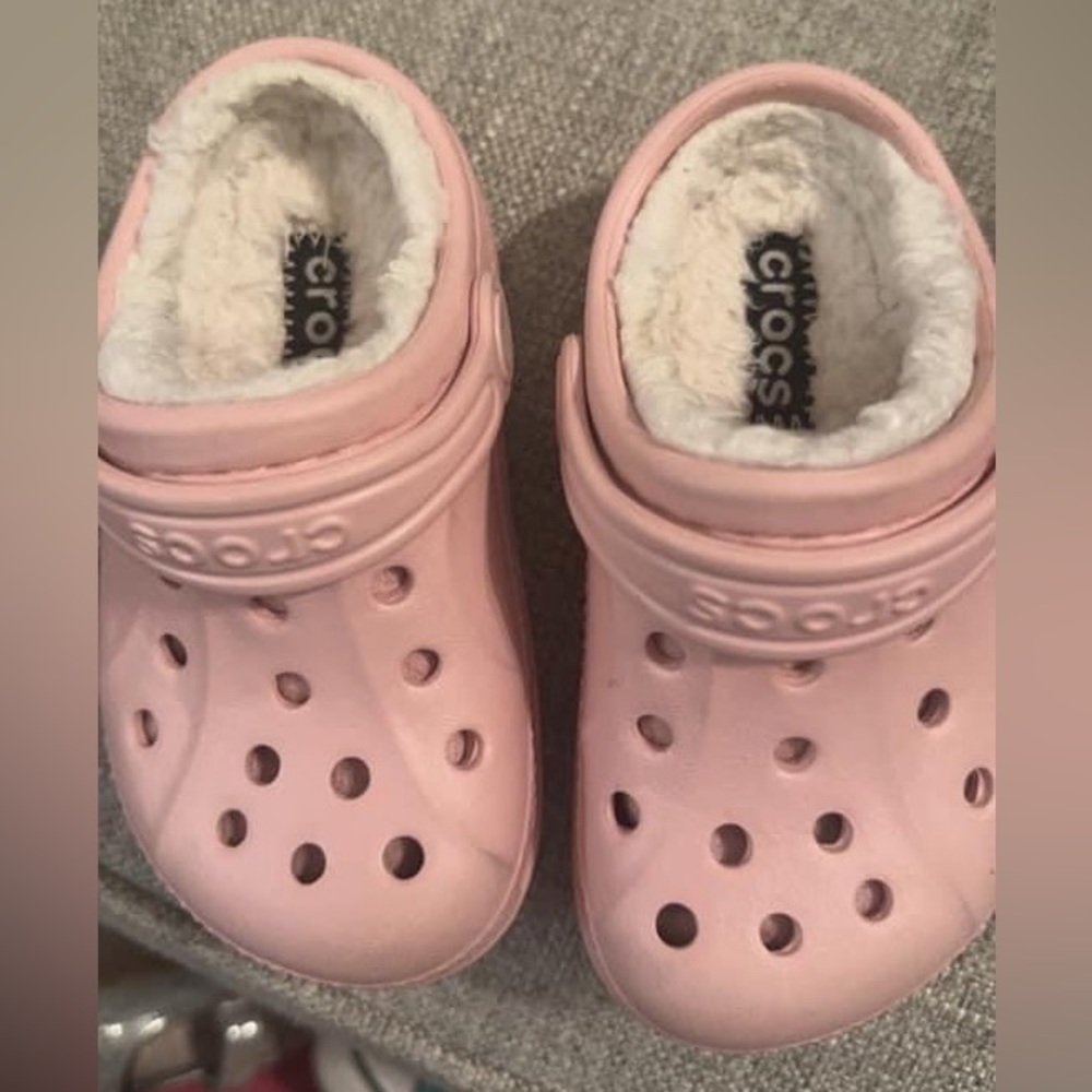 Girls crocs 6/7